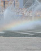 晉陽(yáng)湖噴泉
　　晉陽(yáng)湖公園是城市綜合型生態(tài)濱水公園，其景觀工程分為10大區(qū)域，有生態(tài)自然游覽區(qū)、僑鄉(xiāng)文化廣場(chǎng)區(qū)、古厝文化體驗(yàn)區(qū)、濕地生態(tài)科普區(qū)、城市文化廣場(chǎng)區(qū)、生態(tài)島休閑區(qū)、山林沙地游玩區(qū)和水上活動(dòng)區(qū)。 