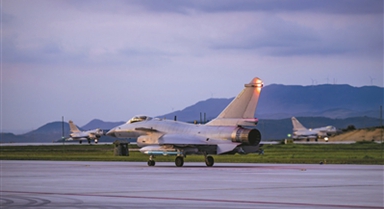 空軍航空兵某旅組織飛行訓(xùn)練